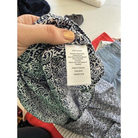 Talbots Top 2X Semi Wrap Viscose V-Neck Blue Geometric Print Short Puff Sleeves - Picture 7 of 7